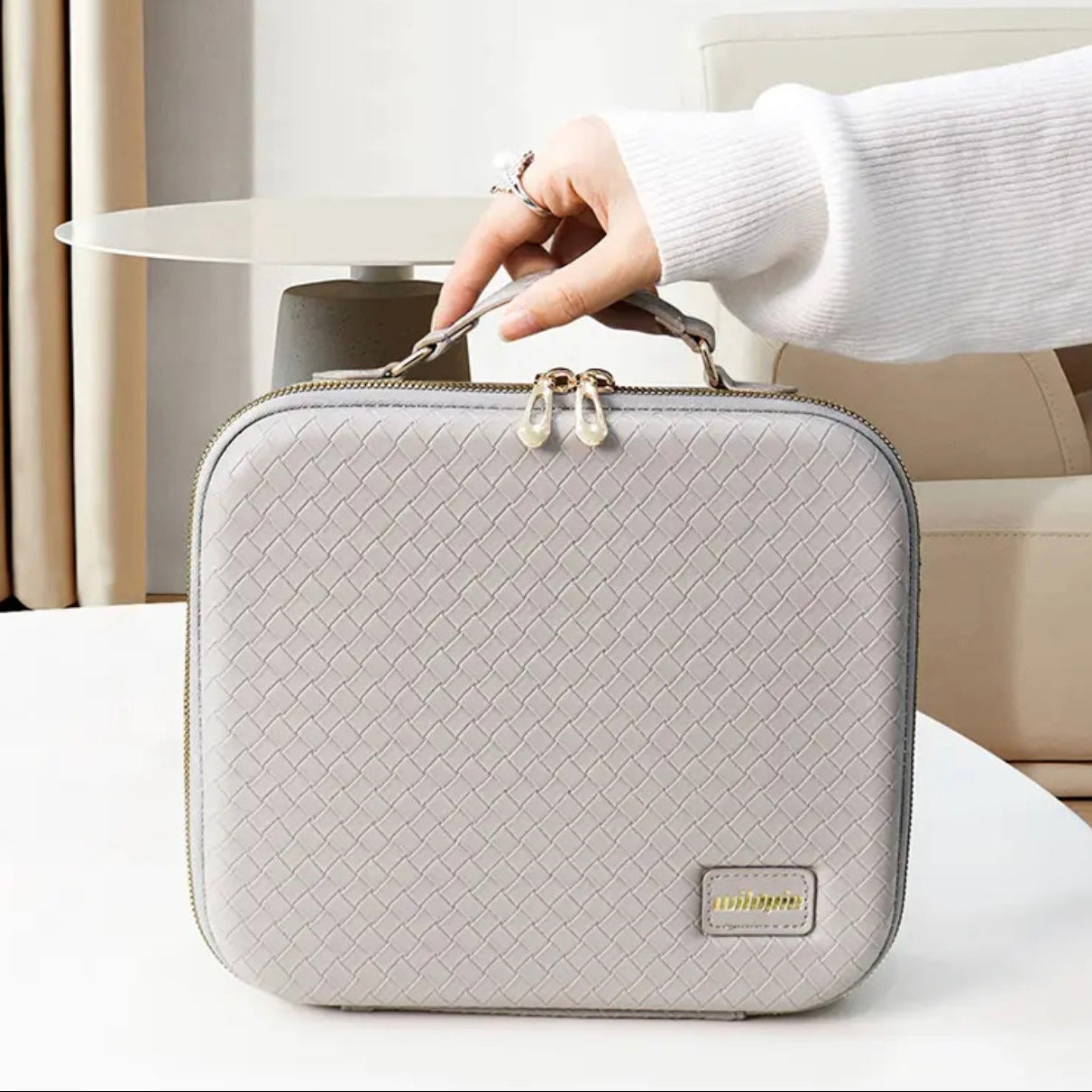 Trousse de maquillage avec miroir LED